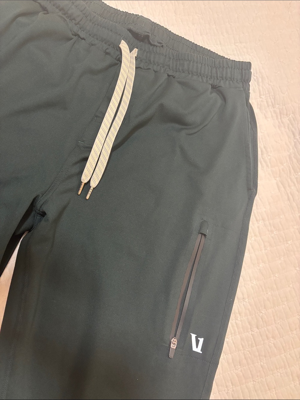 Vuori Sunday Performance Joggers. Size M. Dark Green - Picture 4 of 8